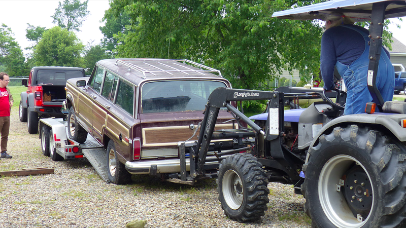 Illustration for article titled What It Was Like Towing a Free Jeep Grand Wagoneer With the 2020 Jeep Gladiator